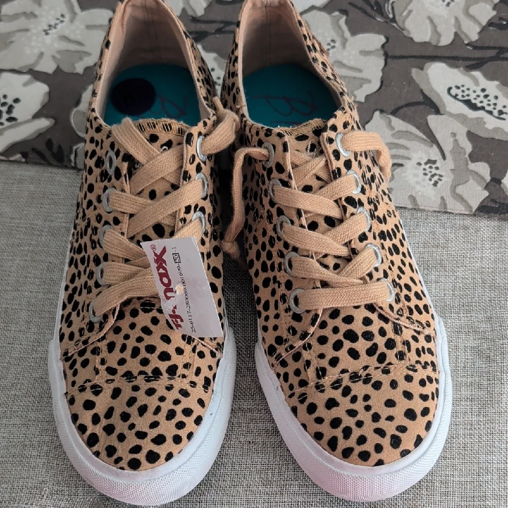 Nwt Blowfish Sneakers - Picture 1 of 3